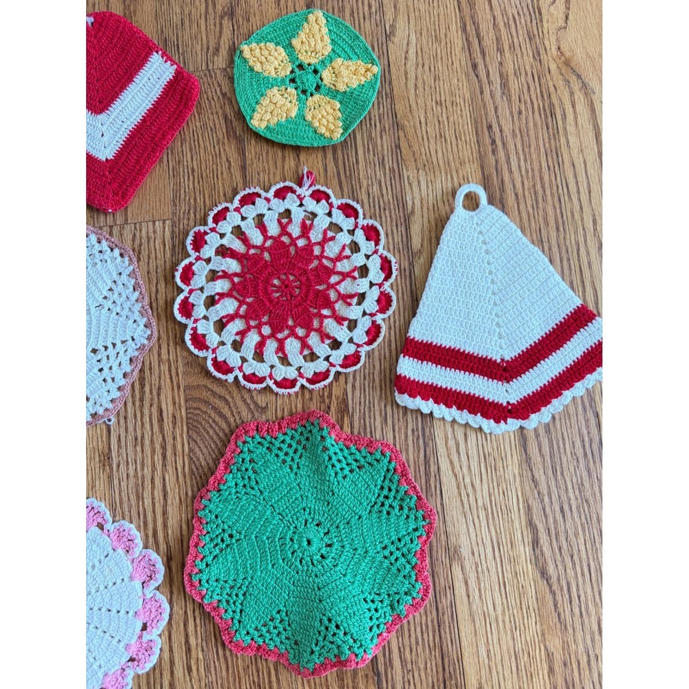 Vintage Handmade Crochet Doilies Pot Holders Lot 9pc Red Green White Lace - Picture 5 of 5